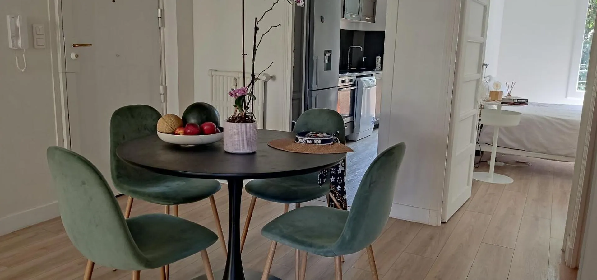 2 Bedroom Apartment In The City Center Aix-en-Provence Frankrike
